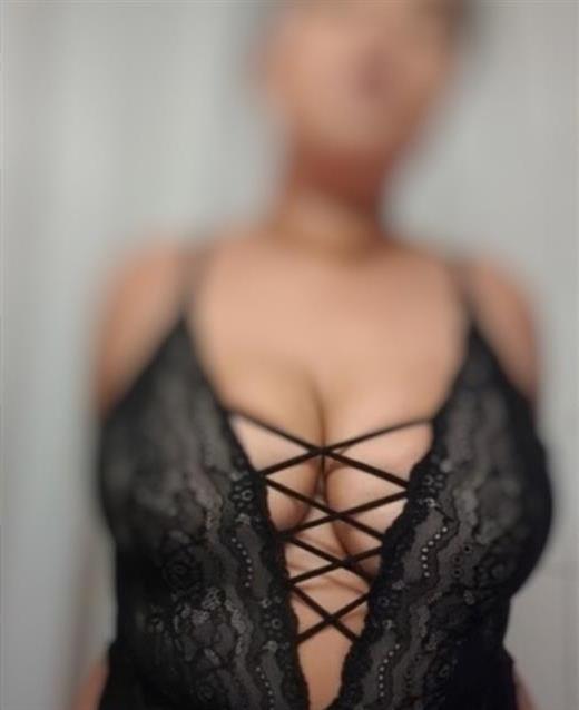 Çarpıcı busty escort Enbaye Erzurum Eskort Bayan