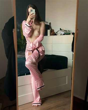 Güzel busty escort Sokhiba